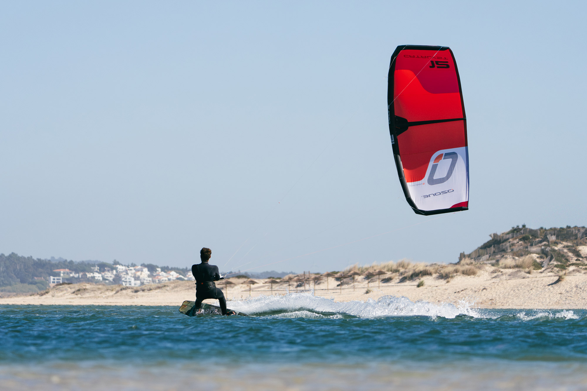 Kitesurfing lesson on Óbidos lagoon in Portugal Kitesurfing lesson on Óbidos lagoon in Portugal